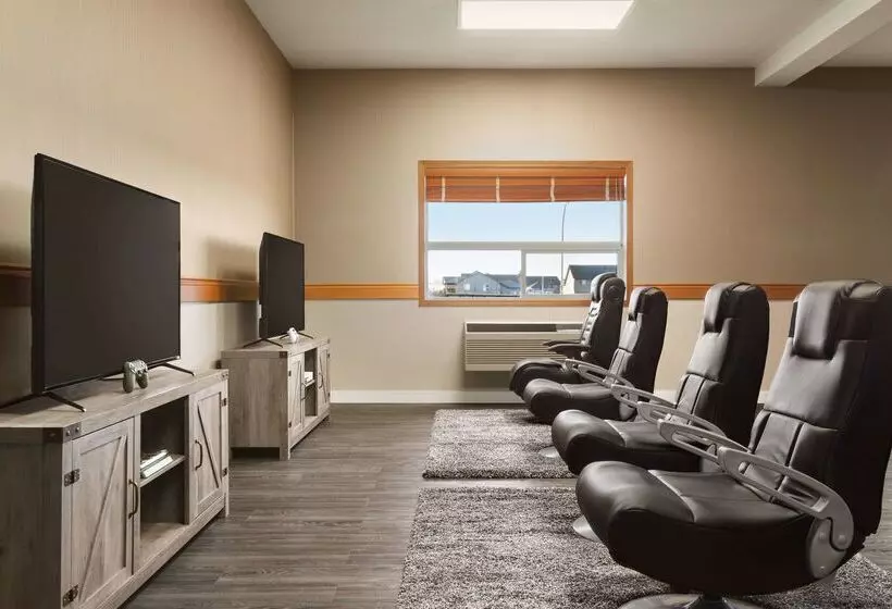 호텔 Days Inn & Suites By Wyndham Brooks