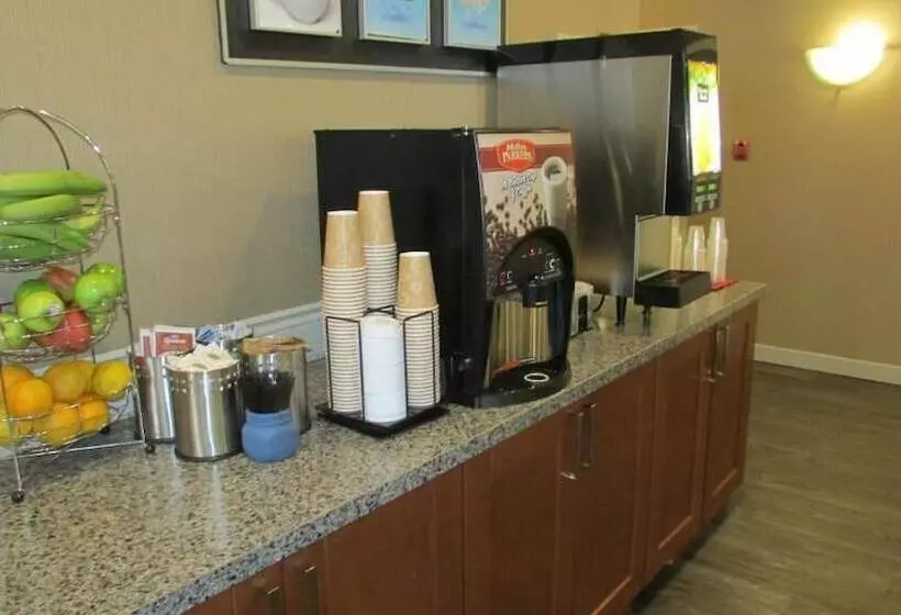 호텔 Days Inn & Suites By Wyndham Brooks