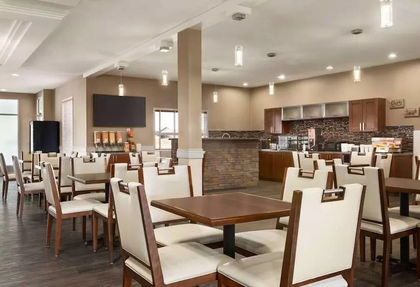 호텔 Days Inn & Suites By Wyndham Brooks