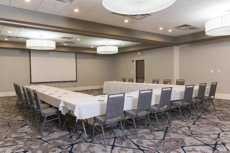 Sonesta Hotel Grand Rapids Airport