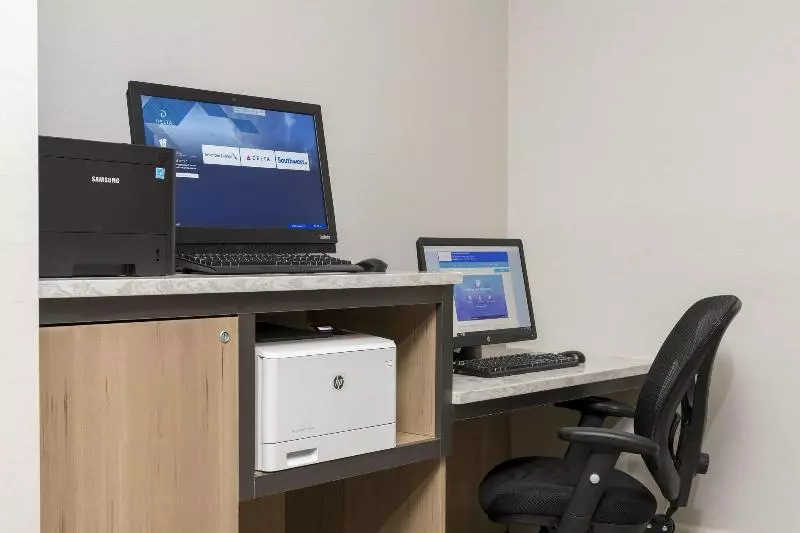 Sonesta Hotel Grand Rapids Airport