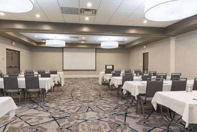 Sonesta Hotel Grand Rapids Airport