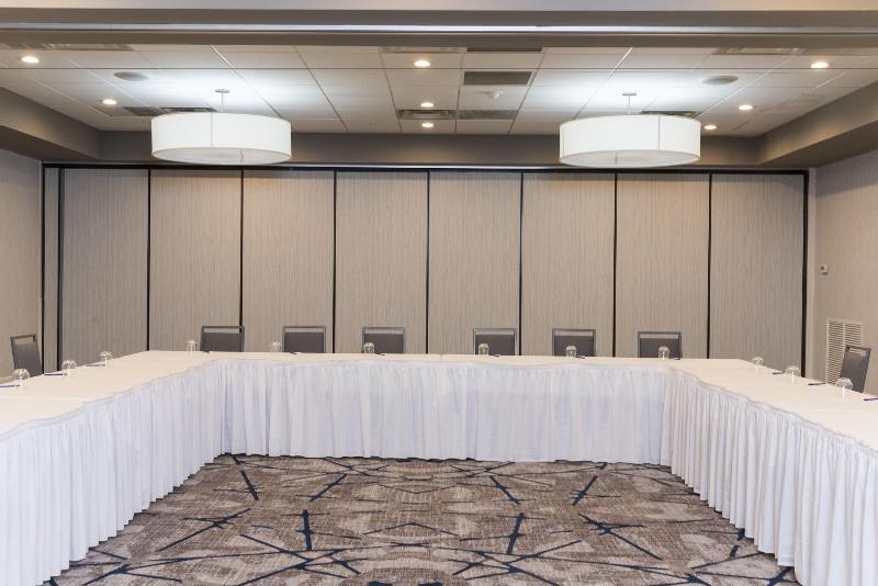 Sonesta Hotel Grand Rapids Airport