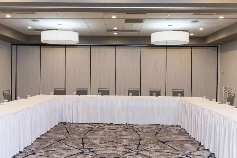 Sonesta Hotel Grand Rapids Airport