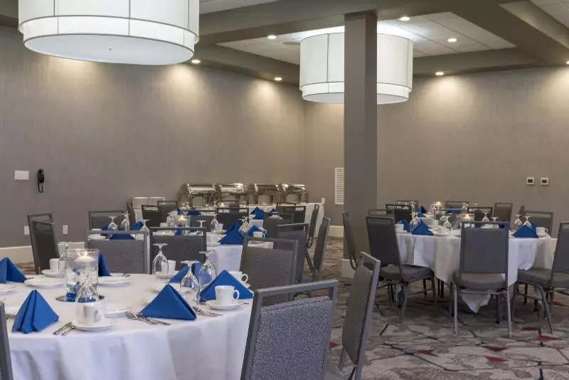 Sonesta Hotel Grand Rapids Airport