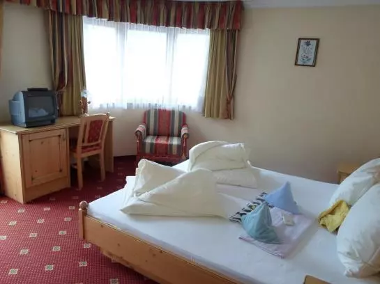 Отель Edelweiss