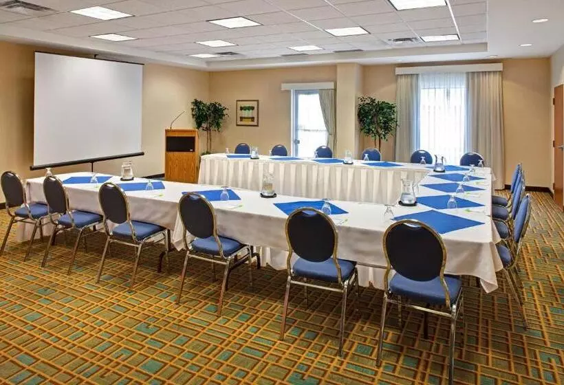 هتل Fairfield Inn & Suites By Marriott Toronto Brampton