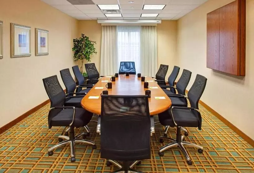 هتل Fairfield Inn & Suites By Marriott Toronto Brampton