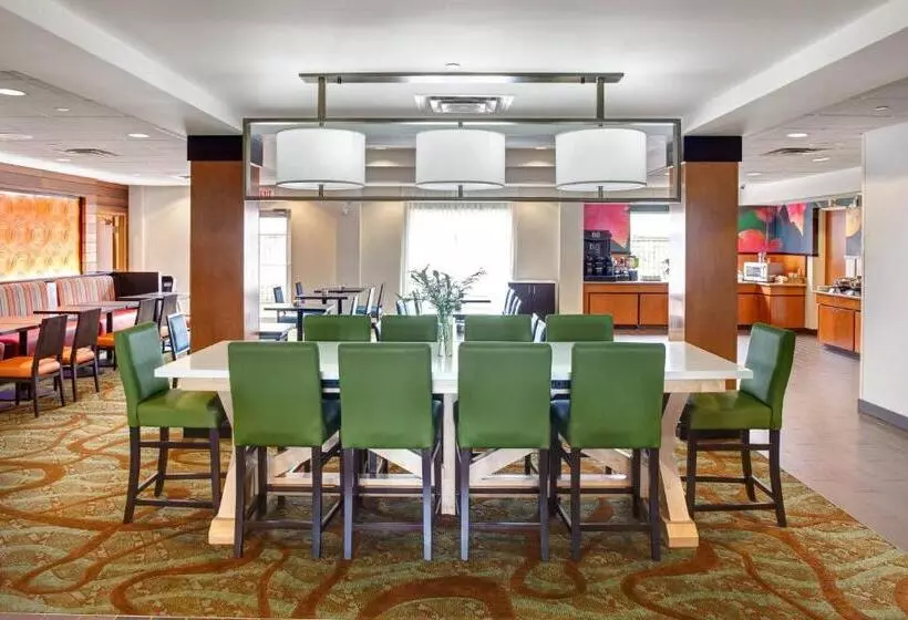 هتل Fairfield Inn & Suites By Marriott Toronto Brampton