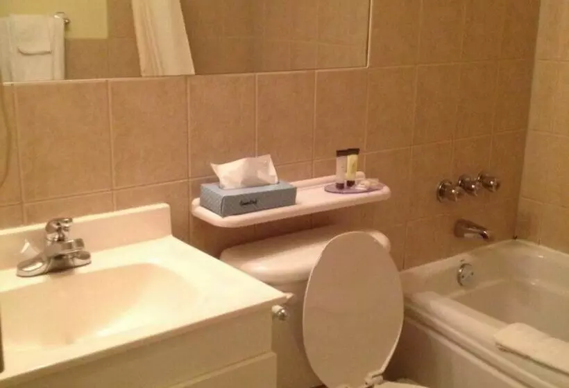 Отель Howard Johnson Inn Rigaud