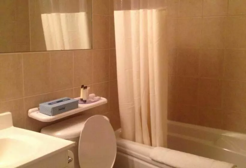 Отель Howard Johnson Inn Rigaud