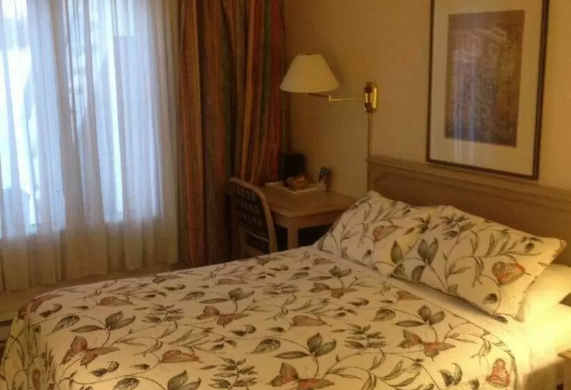 Отель Howard Johnson Inn Rigaud