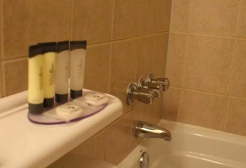 Отель Howard Johnson Inn Rigaud