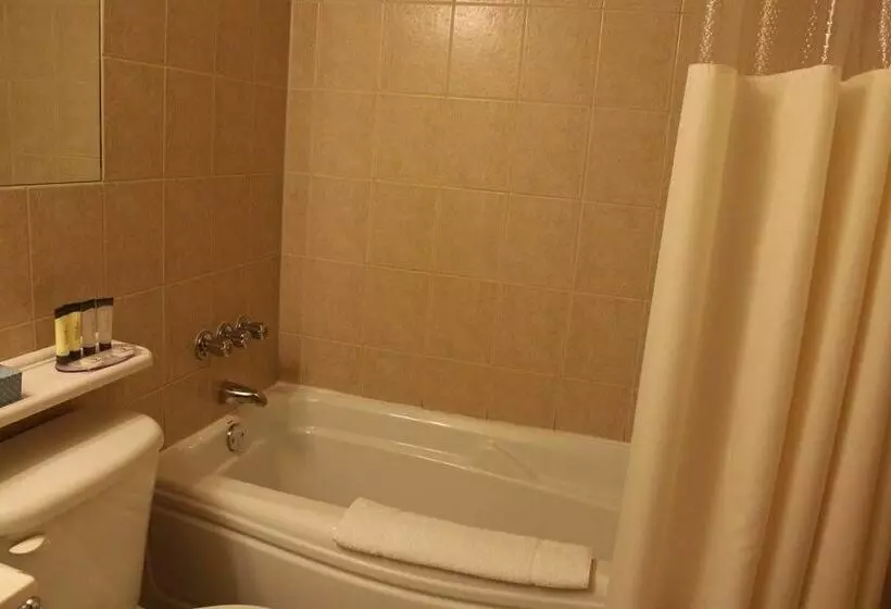 Отель Howard Johnson Inn Rigaud