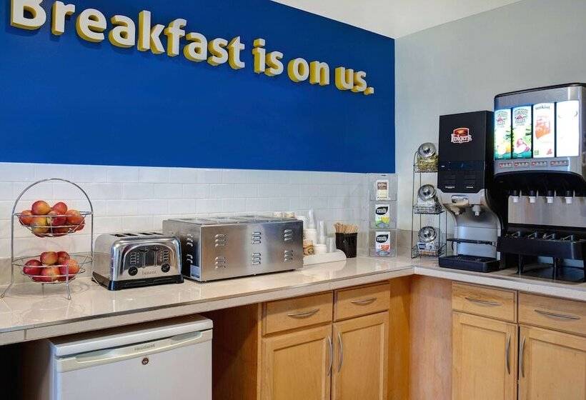 فندق Days Inn By Wyndham Whitecourt