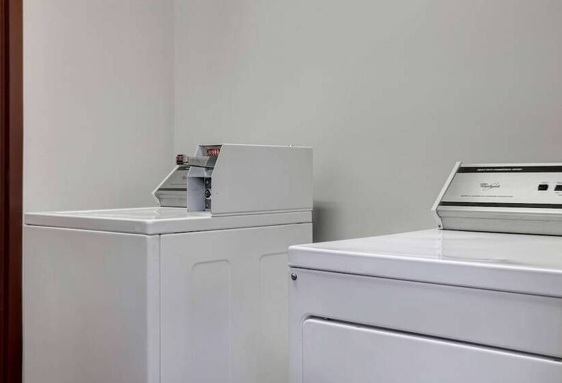 فندق Days Inn By Wyndham Whitecourt