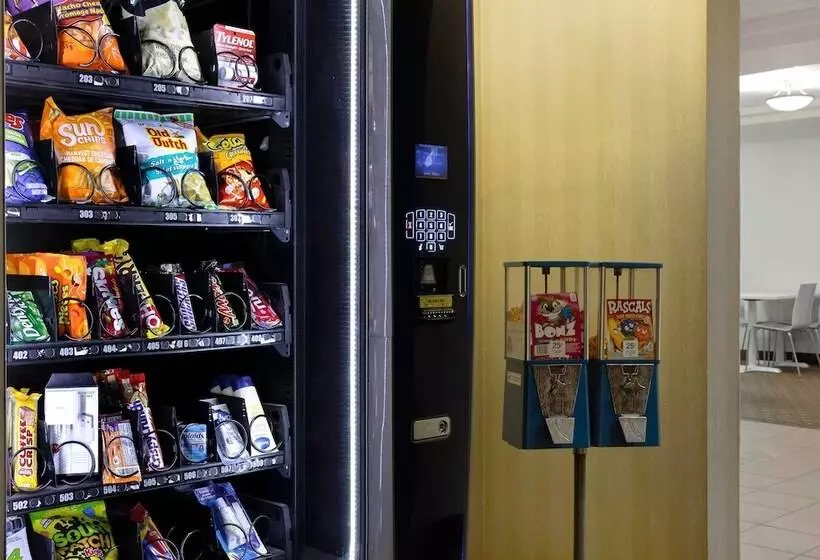 Отель Days Inn By Wyndham Whitecourt