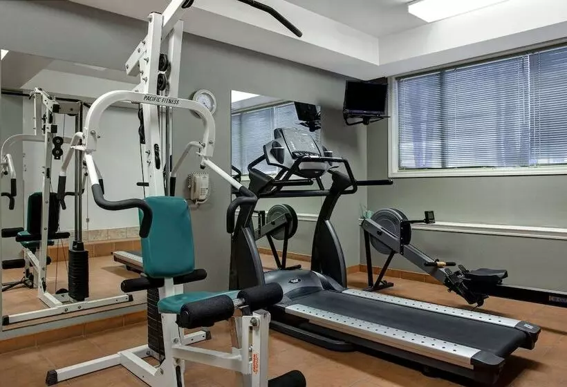 Отель Days Inn By Wyndham Whitecourt