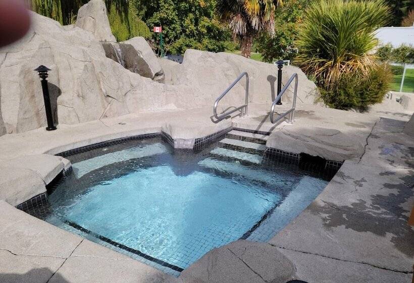 هتل Pacific Shores Resort & Spa