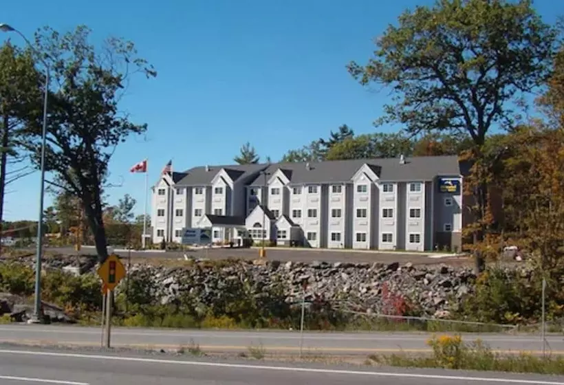 酒店 Parry Sound Inn & Suites