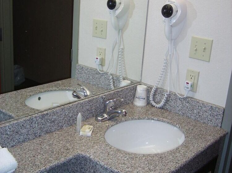 酒店 Parry Sound Inn & Suites