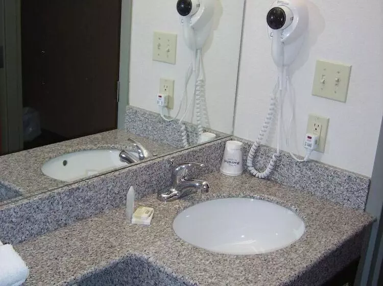 酒店 Parry Sound Inn & Suites