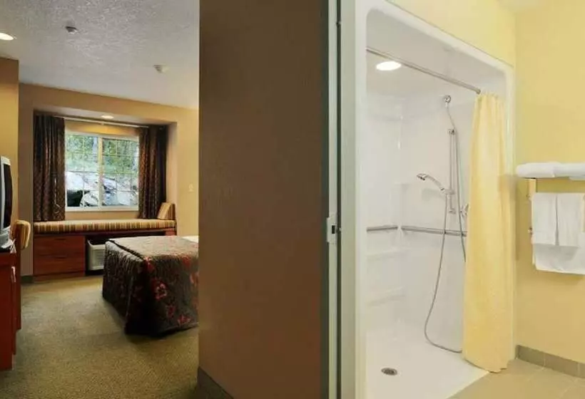 酒店 Parry Sound Inn & Suites