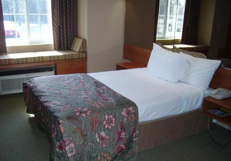 酒店 Parry Sound Inn & Suites