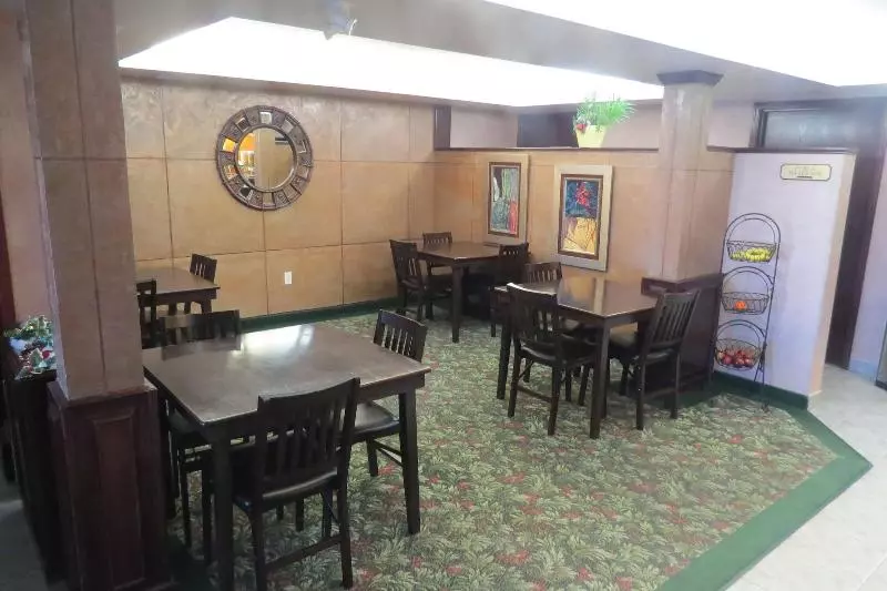 호텔 Rocky Inn Express