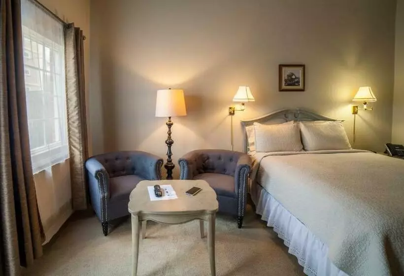 Hotelli The Woodlawn Inn