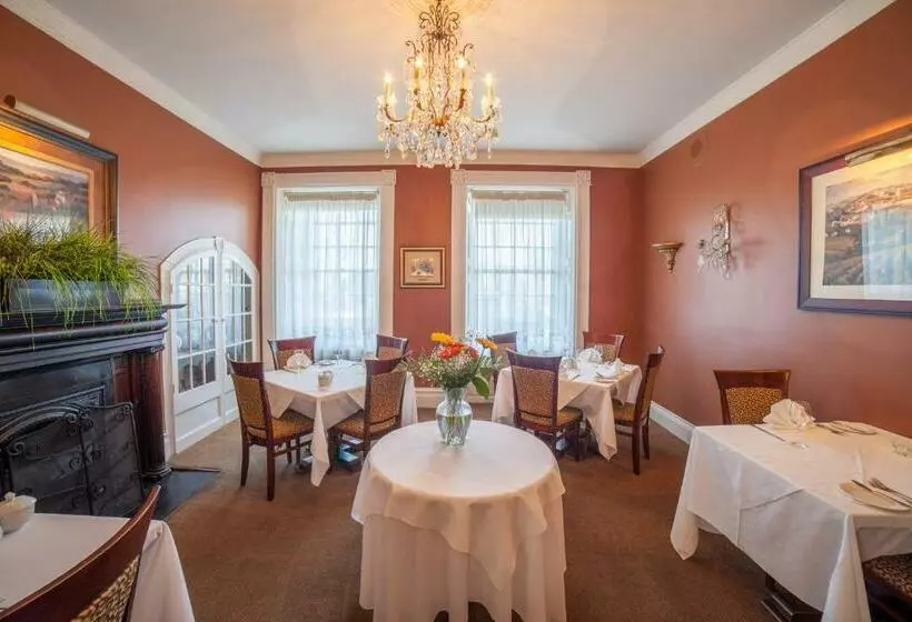 Hotelli The Woodlawn Inn