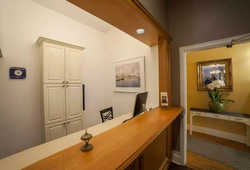 Hotelli The Woodlawn Inn