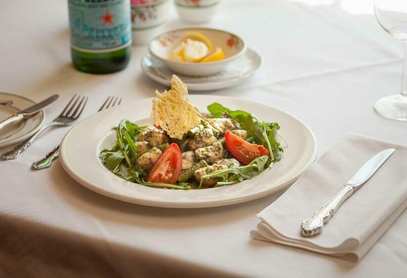 酒店 The Woodlawn Inn