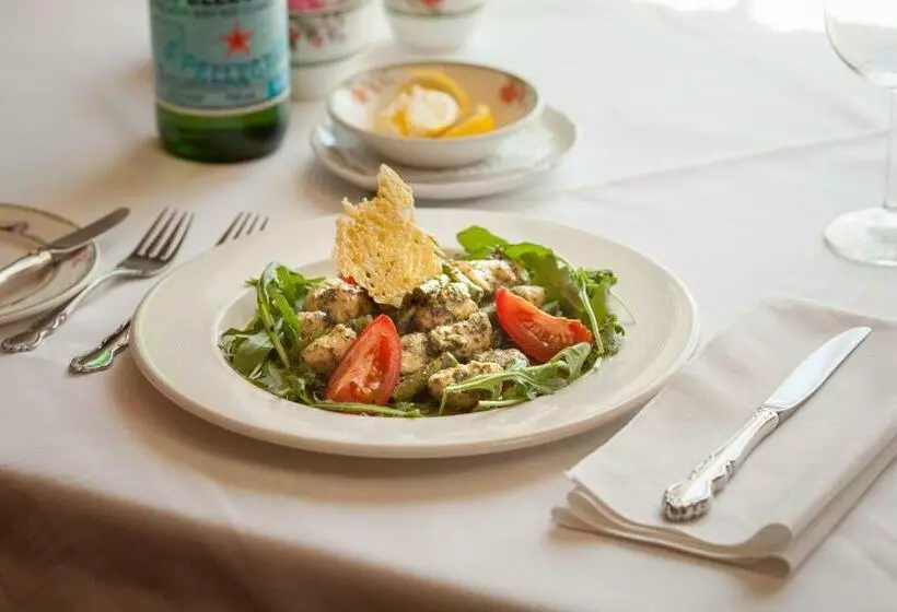 Hotelli The Woodlawn Inn