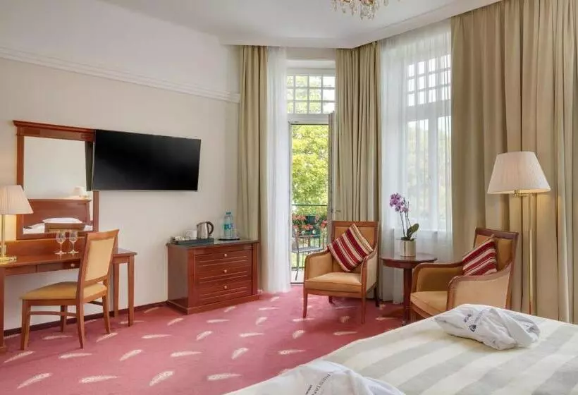 בית מלון כפרי Ensana Thermia Palace