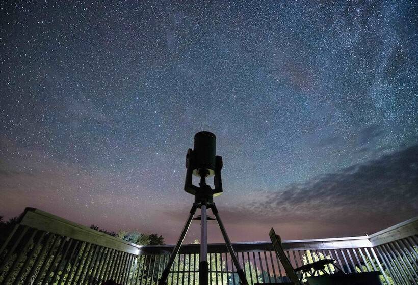 Отель Trout Point Lodge Of Nova Scotia