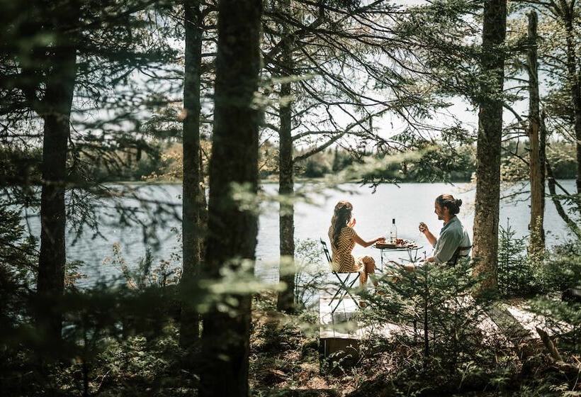 Отель Trout Point Lodge Of Nova Scotia