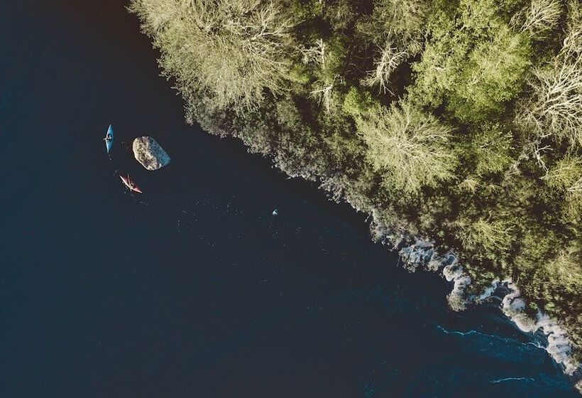 Отель Trout Point Lodge Of Nova Scotia