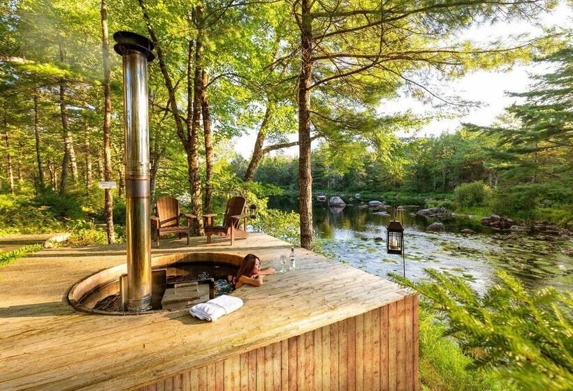 Отель Trout Point Lodge Of Nova Scotia
