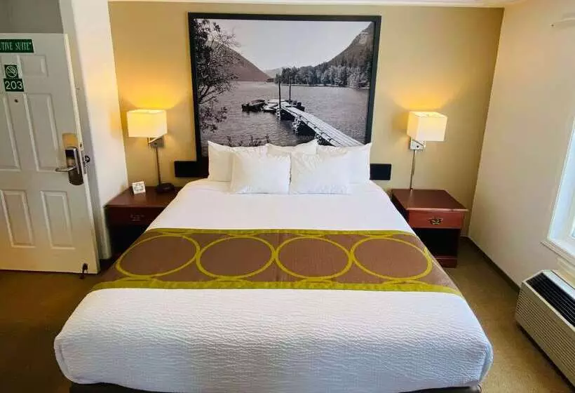 汽车旅馆  Super 8 By Wyndham 100 Mile House