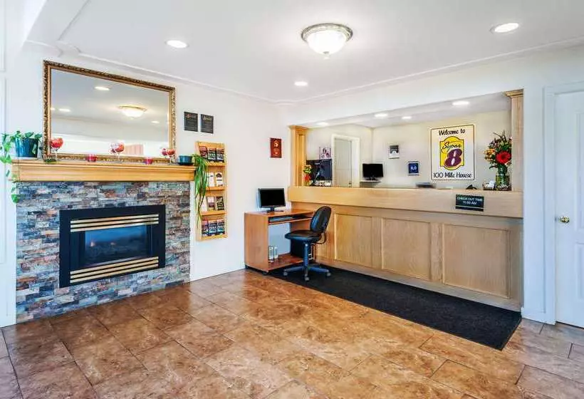 汽车旅馆  Super 8 By Wyndham 100 Mile House