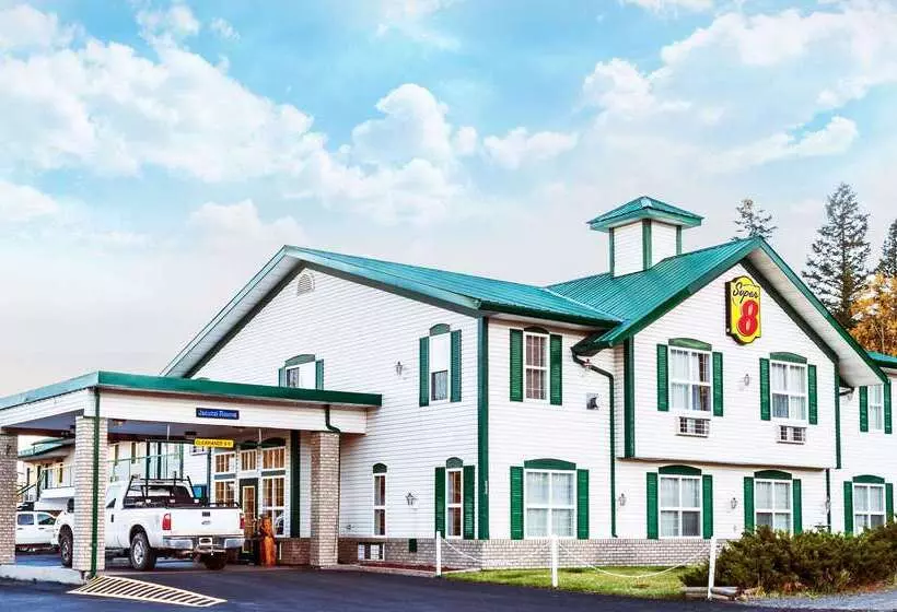 汽车旅馆  Super 8 By Wyndham 100 Mile House