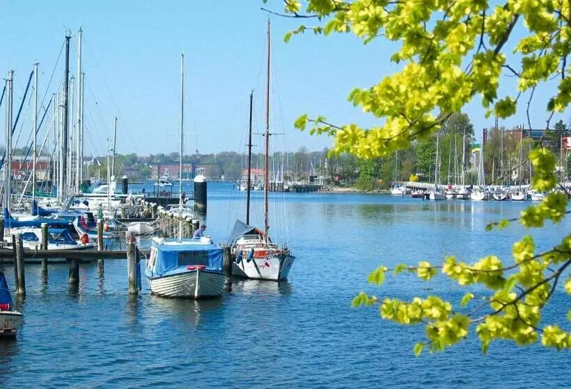 هتل Am Segelhafen