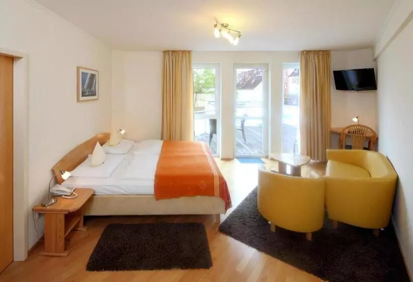 هتل Am Segelhafen