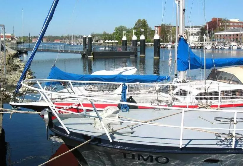 هتل Am Segelhafen