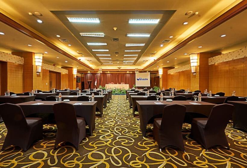 فندق Bisanta Bidakara Tunjungan