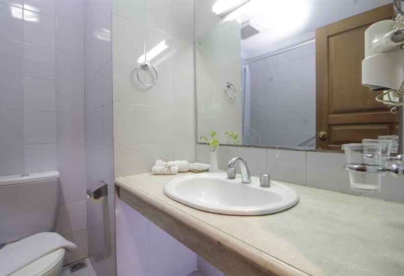 فندق Bisanta Bidakara Tunjungan