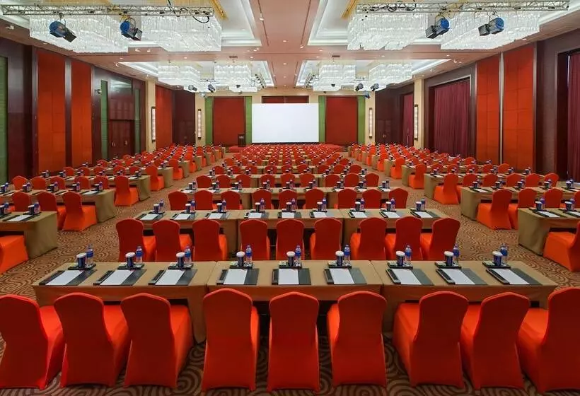 Hotelli Crowne Plaza Shanghai Pudong By Ihg