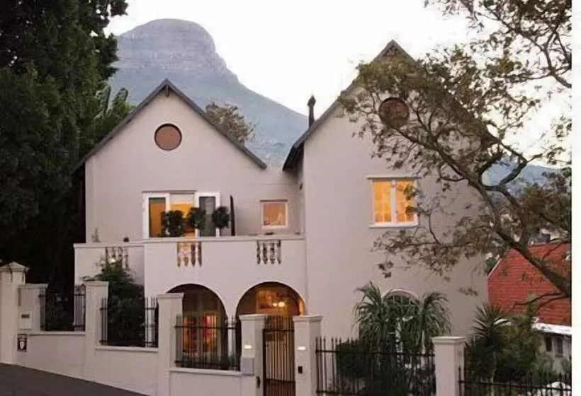 ホテル Four Rosmead Boutique Guesthouse