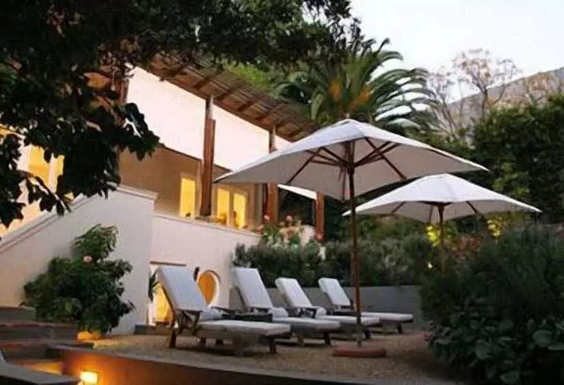 ホテル Four Rosmead Boutique Guesthouse